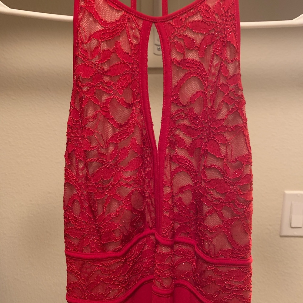 Red gown - Picture 2 of 4